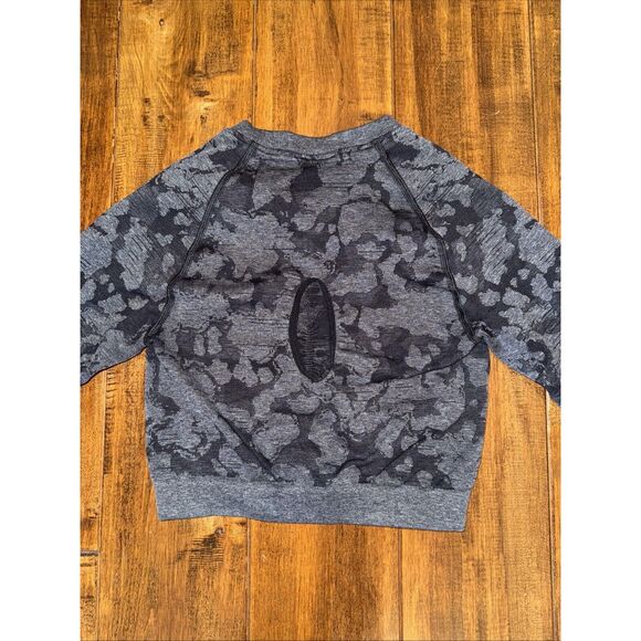 Gymshark Women’s Size XS Adapt Camo Seamless Cinch Crop Open Back Top Black EUC - Picture 2 of 7